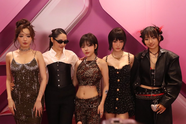 "Em xinh" Bích Phương không ngại già, Pháo đầy mãn nguyện- Ảnh 7. "Em xinh" Bích Phương không ngại già, Pháo đầy mãn nguyện- Ảnh 7.