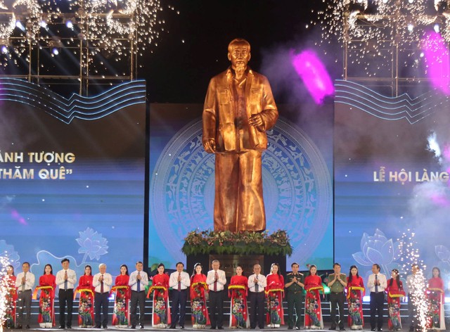 Tổng Bí thư Tô Lâm dự khai mạc Lễ hội Làng Sen và khánh thành Tượng đài Bác Hồ về thăm quê- Ảnh 3. Tổng Bí thư Tô Lâm dự khai mạc Lễ hội Làng Sen và khánh thành Tượng đài Bác Hồ về thăm quê- Ảnh 3.