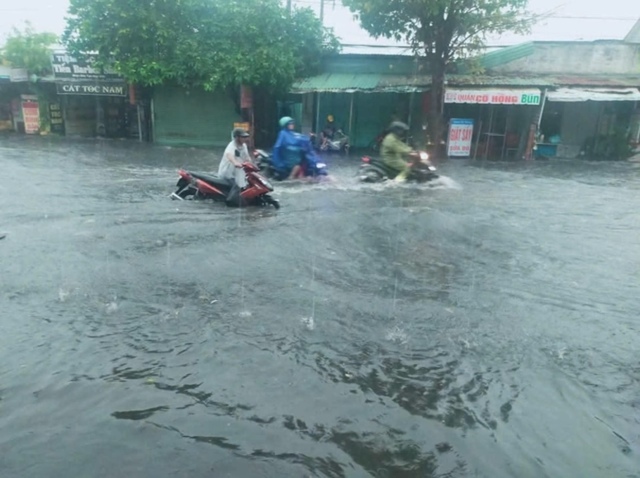Hồ Dầu Tiếng xả tràn, cảnh báo ngập khu vực ven sông Sài Gòn- Ảnh 2. Hồ Dầu Tiếng xả tràn, cảnh báo ngập khu vực ven sông Sài Gòn- Ảnh 2.