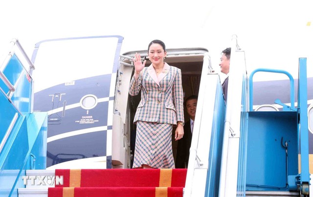 Thủ tướng Thái Lan Paetongtarn Shinawatra bắt đầu thăm chính thức Việt Nam- Ảnh 1. Thủ tướng Thái Lan Paetongtarn Shinawatra bắt đầu thăm chính thức Việt Nam- Ảnh 1.