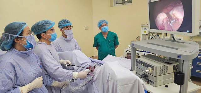 Lần đầu mổ ung thư phụ khoa không để lại sẹo- Ảnh 1. Lần đầu mổ ung thư phụ khoa không để lại sẹo- Ảnh 1.