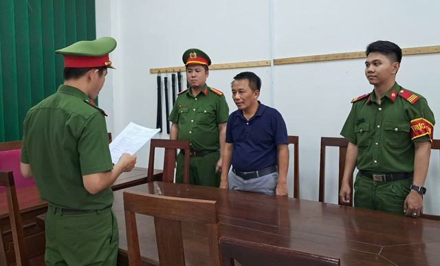 Màn ngã giá triệu USD của đối tượng lừa đảo chạy án - Ảnh 1.