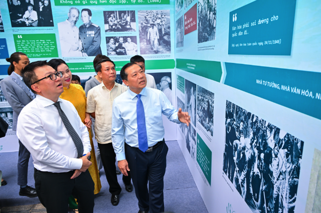 Báo Nhân Dân ra mắt ấn phẩm đặc biệt về Chủ tịch Hồ Chí Minh - Ảnh 4.