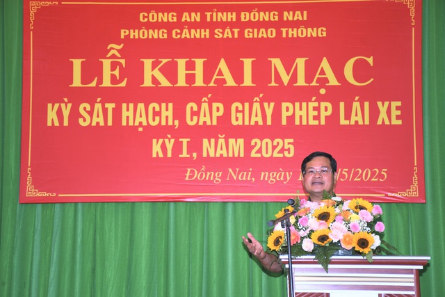 Hình ảnh Công an Đồng Nai lần đầu tổ chức kỳ thi sát hạch lái ô tô- Ảnh 1. Hình ảnh Công an Đồng Nai lần đầu tổ chức kỳ thi sát hạch lái ô tô- Ảnh 1.