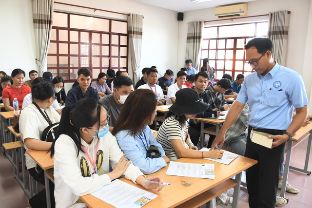 Hình ảnh Công an Đồng Nai lần đầu tổ chức kỳ thi sát hạch lái ô tô- Ảnh 6. Hình ảnh Công an Đồng Nai lần đầu tổ chức kỳ thi sát hạch lái ô tô- Ảnh 6.