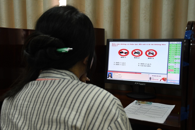 Hình ảnh Công an Đồng Nai lần đầu tổ chức kỳ thi sát hạch lái ô tô- Ảnh 12. Hình ảnh Công an Đồng Nai lần đầu tổ chức kỳ thi sát hạch lái ô tô- Ảnh 12.
