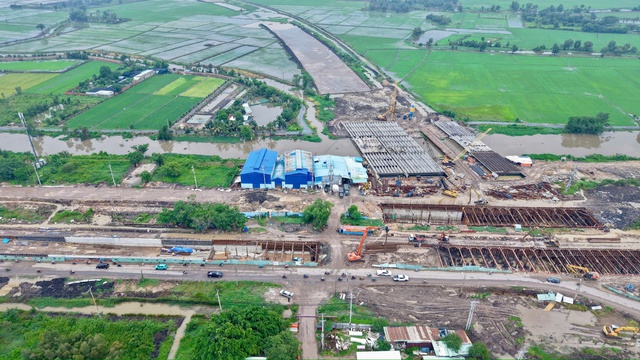 Cận cảnh tiến độ bấp bênh ở Vành đai 3 phía Tây- Ảnh 7. Cận cảnh tiến độ bấp bênh ở Vành đai 3 phía Tây- Ảnh 7.