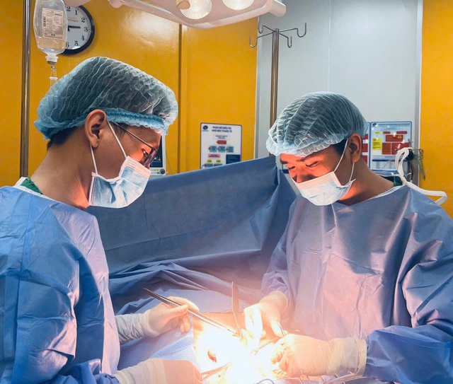 Kích hoạt "báo động đỏ", cứu sống 2 sinh viên bị đâm hơn 20 nhát - Ảnh 2.