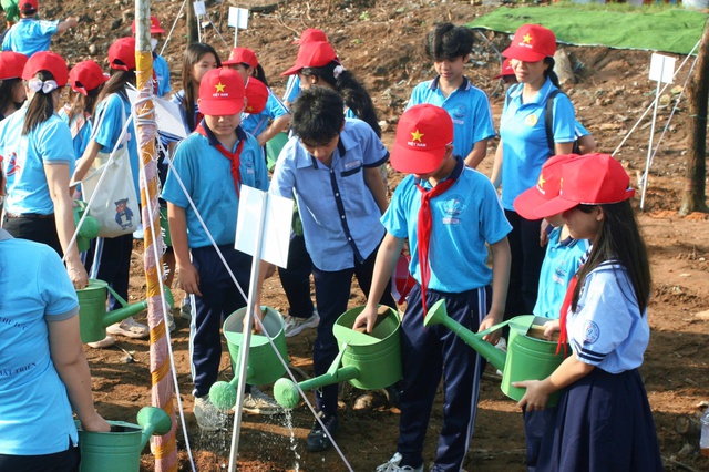 TP Thủ Đức phát động “Tết trồng cây đời đời nhớ ơn Bác Hồ”- Ảnh 5. TP Thủ Đức phát động “Tết trồng cây đời đời nhớ ơn Bác Hồ”- Ảnh 5.
