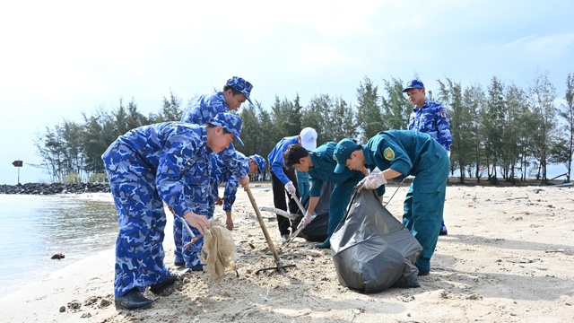 Ngư dân, chủ tàu ký cam kết về chống khai thác IUU- Ảnh 5. Ngư dân, chủ tàu ký cam kết về chống khai thác IUU- Ảnh 5.