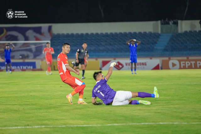 V-League 2024-2025: CLB Đà Nẵng tạm thoát vị trí cuối bảng xếp hạng - Ảnh 1.