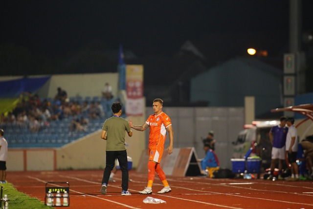 V-League 2024-2025: CLB Đà Nẵng tạm thoát vị trí cuối bảng xếp hạng - Ảnh 3.