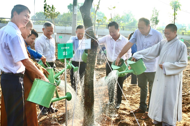 TP Thủ Đức phát động “Tết trồng cây đời đời nhớ ơn Bác Hồ”- Ảnh 2. TP Thủ Đức phát động “Tết trồng cây đời đời nhớ ơn Bác Hồ”- Ảnh 2.