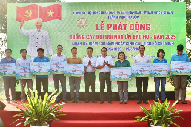 TP Thủ Đức phát động “Tết trồng cây đời đời nhớ ơn Bác Hồ”- Ảnh 1. TP Thủ Đức phát động “Tết trồng cây đời đời nhớ ơn Bác Hồ”- Ảnh 1.