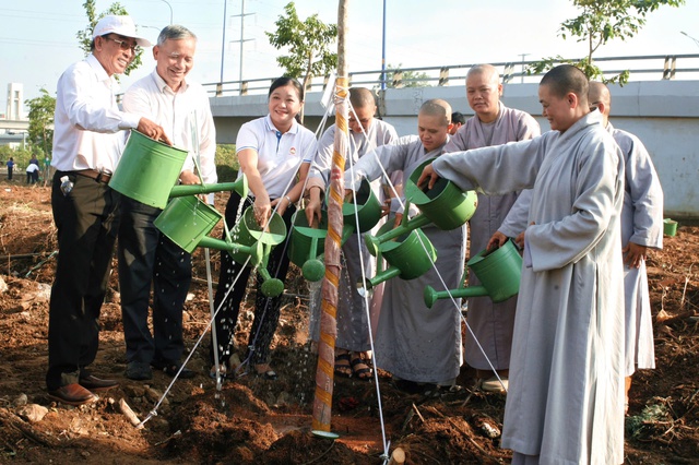 TP Thủ Đức phát động “Tết trồng cây đời đời nhớ ơn Bác Hồ”- Ảnh 3. TP Thủ Đức phát động “Tết trồng cây đời đời nhớ ơn Bác Hồ”- Ảnh 3.