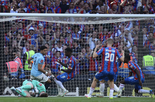 Sao tuyển Anh lập công, Crystal Palace giành FA Cup sau 119 năm- Ảnh 4. Sao tuyển Anh lập công, Crystal Palace giành FA Cup sau 119 năm- Ảnh 4.