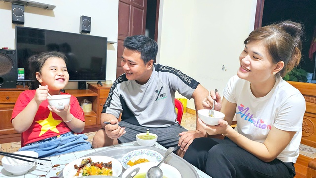 TP HCM mang nghĩa tình đến với Trường Sa và nhà giàn DK1- Ảnh 15. TP HCM mang nghĩa tình đến với Trường Sa và nhà giàn DK1 - Ảnh 15.