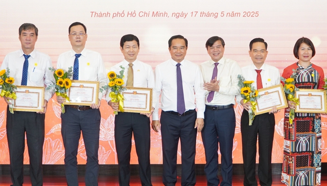 Học và làm theo Bác góp phần phát triển đơn vị, lan tỏa những giá trị tốt đẹp- Ảnh 3. Học và làm theo Bác góp phần phát triển đơn vị, lan tỏa những giá trị tốt đẹp- Ảnh 3.