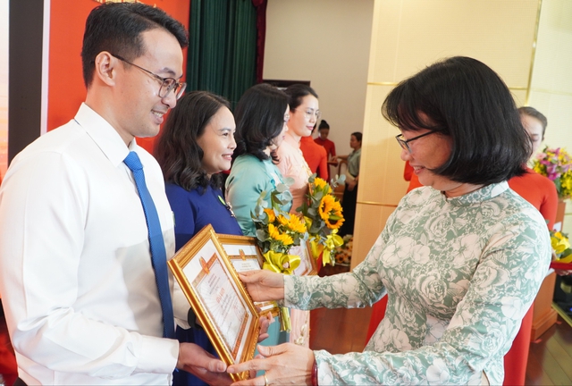 Học và làm theo Bác góp phần phát triển đơn vị, lan tỏa những giá trị tốt đẹp- Ảnh 5. Học và làm theo Bác góp phần phát triển đơn vị, lan tỏa những giá trị tốt đẹp- Ảnh 5.