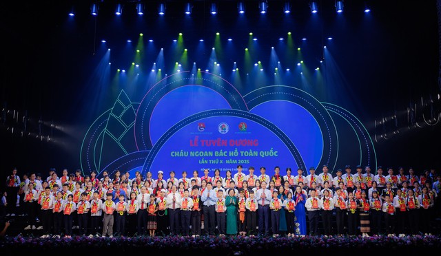 Cùng thiếu nhi viết tiếp hành trình “Cháu ngoan Bác Hồ” tiến vào kỷ nguyên mới- Ảnh 1. Cùng thiếu nhi viết tiếp hành trình “Cháu ngoan Bác Hồ” tiến vào kỷ nguyên mới- Ảnh 1.