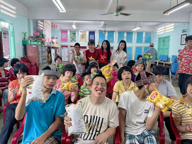 Huyền Chi: Gắn kết cộng đồng, lan tỏa yêu thương- Ảnh 2. Huyền Chi: Gắn kết cộng đồng, lan tỏa yêu thương- Ảnh 2.