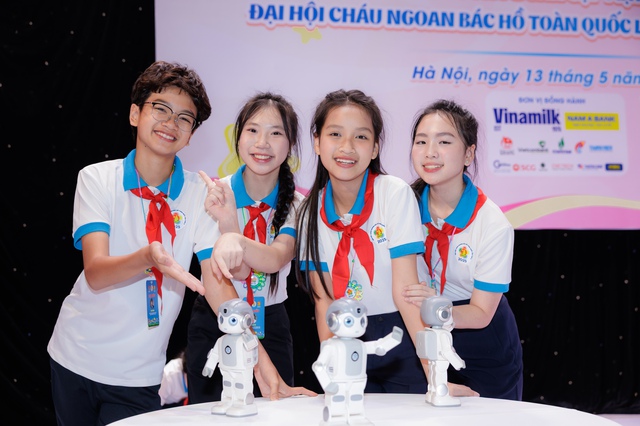 Cùng thiếu nhi viết tiếp hành trình “Cháu ngoan Bác Hồ” tiến vào kỷ nguyên mới- Ảnh 3. Cùng thiếu nhi viết tiếp hành trình “Cháu ngoan Bác Hồ” tiến vào kỷ nguyên mới- Ảnh 3.