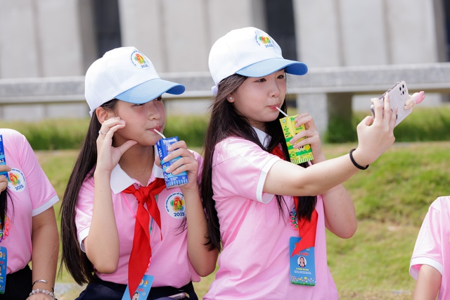 Cùng thiếu nhi viết tiếp hành trình “Cháu ngoan Bác Hồ” tiến vào kỷ nguyên mới- Ảnh 8. Cùng thiếu nhi viết tiếp hành trình “Cháu ngoan Bác Hồ” tiến vào kỷ nguyên mới- Ảnh 8.