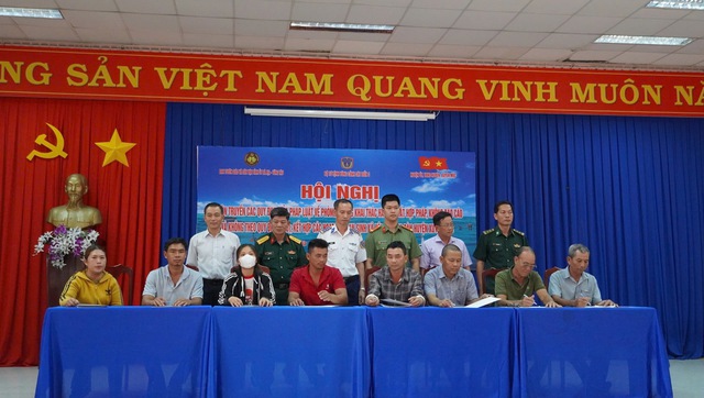 Ngư dân, chủ tàu ký cam kết về chống khai thác IUU- Ảnh 3. Ngư dân, chủ tàu ký cam kết về chống khai thác IUU- Ảnh 3.