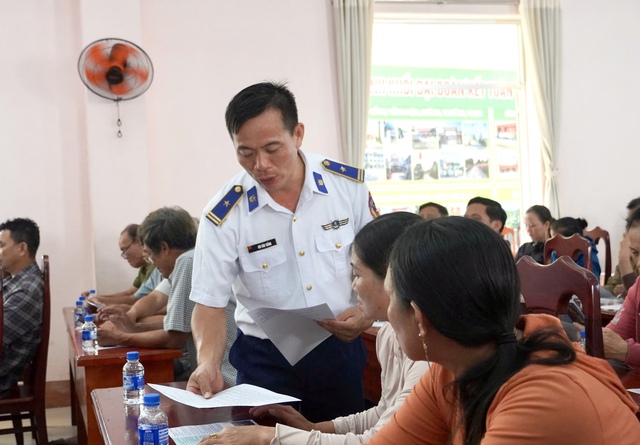 Ngư dân, chủ tàu ký cam kết về chống khai thác IUU- Ảnh 2. Ngư dân, chủ tàu ký cam kết về chống khai thác IUU- Ảnh 2.