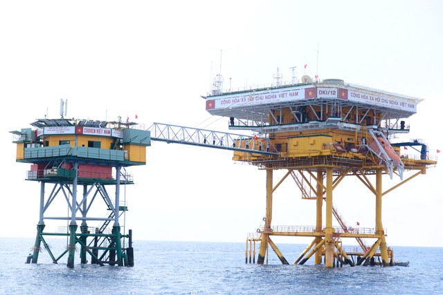 TP HCM mang nghĩa tình đến với Trường Sa và nhà giàn DK1- Ảnh 18. TP HCM mang nghĩa tình đến với Trường Sa và nhà giàn DK1 - Ảnh 18.