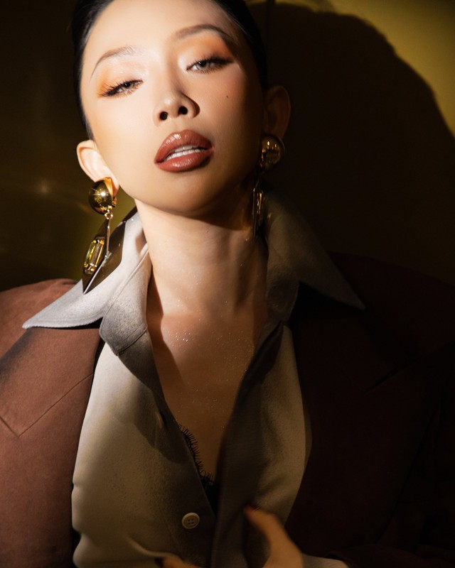 Tóc Tiên làm concert ở rạp xiếc