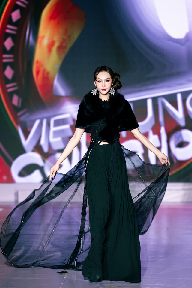 Việt Hùng tái hiện thổ cẩm bằng kỹ thuật móc len- Ảnh 22. Việt Hùng tái hiện thổ cẩm bằng kỹ thuật móc len- Ảnh 22.