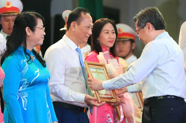 Truyền thống, nét đẹp văn hóa của TP HCM - Ảnh 1. Truyền thống, nét đẹp văn hóa của TP HCM - Ảnh 1.