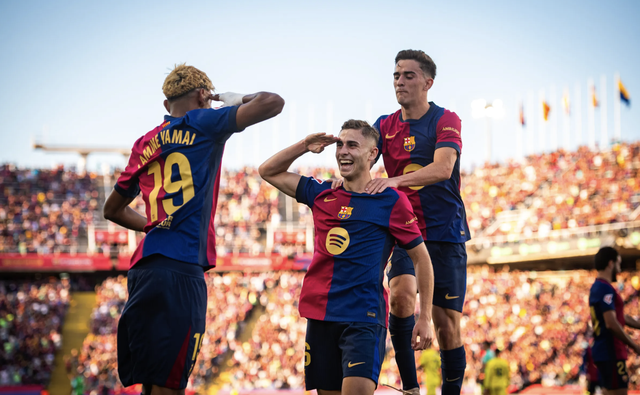 Barcelona thua trận cầu 5 bàn, mừng công ba cúp vô địch - Ảnh 3.