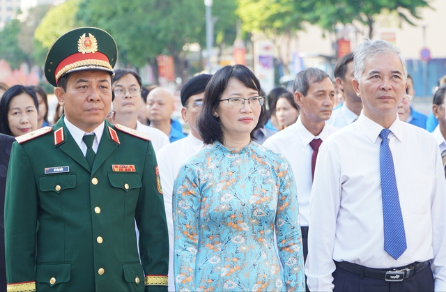 Lãnh đạo TP HCM dâng hoa tưởng niệm Chủ tịch Hồ Chí Minh- Ảnh 3. Lãnh đạo TP HCM dâng hoa tưởng niệm Chủ tịch Hồ Chí Minh- Ảnh 3.