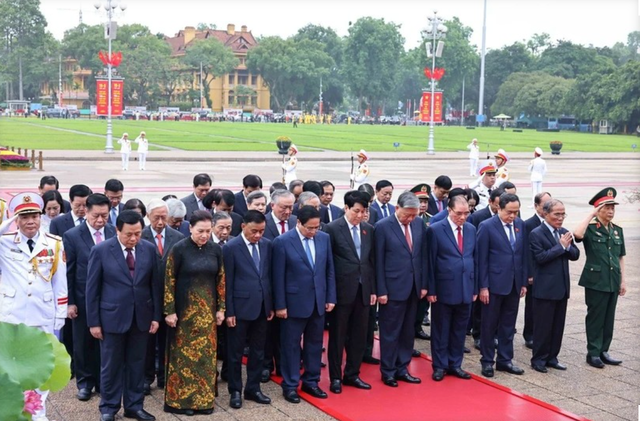 Lãnh đạo Đảng, Nhà nước vào Lăng viếng Chủ tịch Hồ Chí Minh- Ảnh 1. Lãnh đạo Đảng, Nhà nước vào Lăng viếng Chủ tịch Hồ Chí Minh- Ảnh 1.