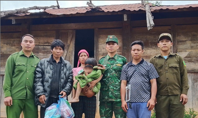 Bé gái 7 tuổi đi lạc trong rừng 2 ngày được tìm thấy như thế nào ?- Ảnh 1. Bé gái 7 tuổi đi lạc trong rừng 2 ngày được tìm thấy như thế nào ?- Ảnh 1.