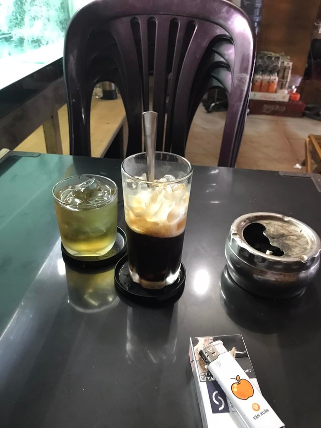 Giao ban quanh bàn cà phê - Ảnh 1.