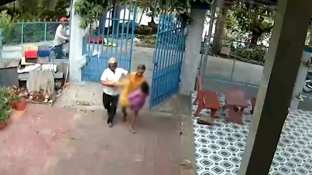 Gom lục bình khi trời chuyển mưa, 1 phụ nữ bị sét đánh tử vong - Ảnh 1.
