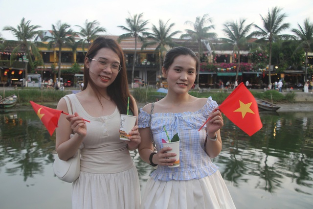 2 ngày đầu nghỉ lễ, Quảng Nam đón 131.000 lượt khách- Ảnh 6. 2 ngày đầu nghỉ lễ, lượng khách đến Quảng Nam tăng vọt - Ảnh 6.