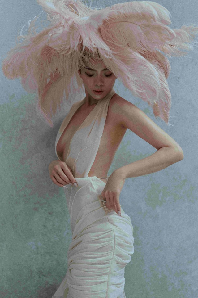 Bộ ảnh nhiều ẩn ý của Lệ Quyên- Ảnh 2. Bộ ảnh nhiều ẩn ý của Lệ Quyên- Ảnh 2.