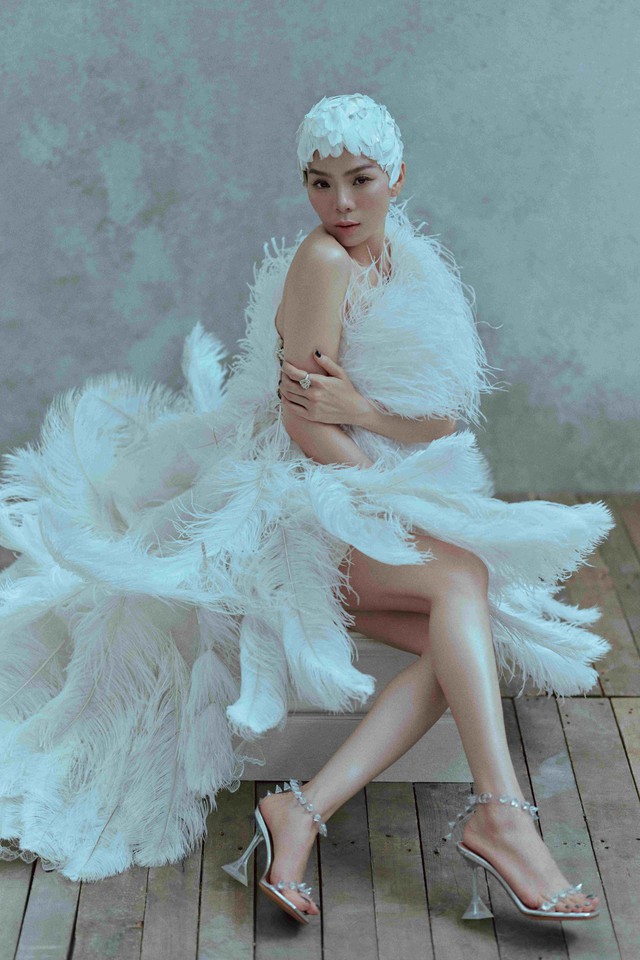 Bộ ảnh nhiều ẩn ý của Lệ Quyên- Ảnh 3. Bộ ảnh nhiều ẩn ý của Lệ Quyên- Ảnh 3.