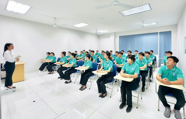 XUẤT KHẨU LAO ĐỘNG: Đừng để mức phí cản trở- Ảnh 1. XUẤT KHẨU LAO ĐỘNG: Đừng để mức phí cản trở- Ảnh 1.