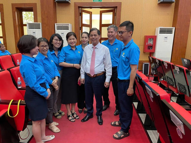 Chủ tịch tỉnh Khánh Hòa giải quyết các vấn đề thiết thực của người lao động- Ảnh 3. Chủ tịch tỉnh Khánh Hòa giải quyết các vấn đề thiết thực của người lao động- Ảnh 3.