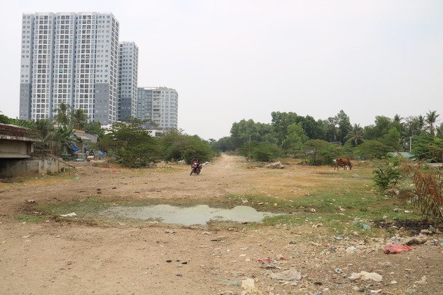 Đoạn vành đai 2 “ngủ quên” giữa lòng TP Thủ Đức - Ảnh 4.