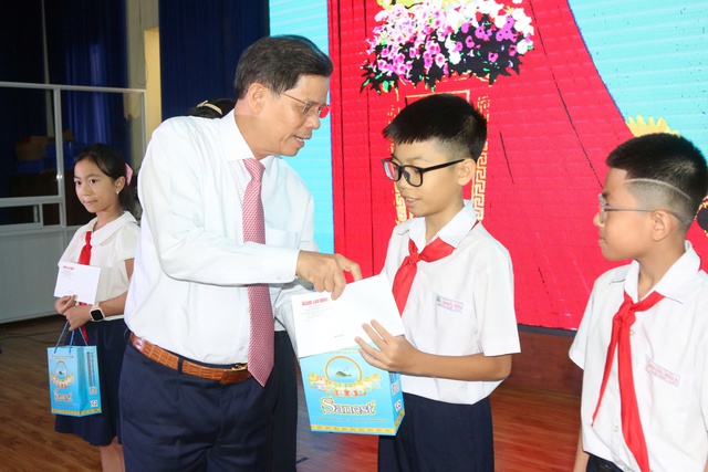 Chủ tịch tỉnh Khánh Hòa giải quyết các vấn đề thiết thực của người lao động- Ảnh 6. Chủ tịch tỉnh Khánh Hòa giải quyết các vấn đề thiết thực của người lao động- Ảnh 6.
