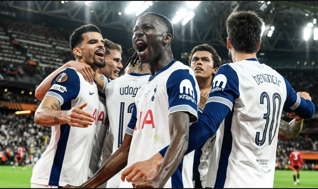Vô địch Europa League, HLV Postecoglou lo bị mất ghế ở Tottenham- Ảnh 2. Vô địch Europa League, HLV Postecoglou lo bị mất ghế ở Tottenham- Ảnh 2.
