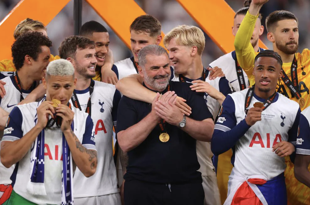 Vô địch Europa League, HLV Postecoglou lo bị mất ghế ở Tottenham- Ảnh 1. Vô địch Europa League, HLV Postecoglou lo bị mất ghế ở Tottenham- Ảnh 1.