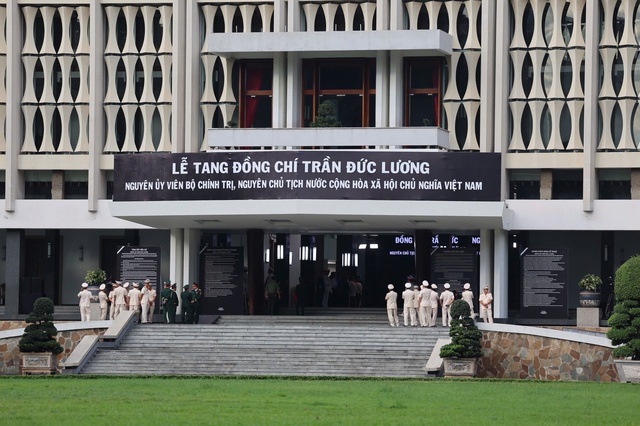 Hình ảnh lễ viếng nguyên Chủ tịch nước Trần Đức Lương tại TP HCM- Ảnh 2. Hình ảnh lễ viếng nguyên Chủ tịch nước Trần Đức Lương tại TP HCM- Ảnh 2.