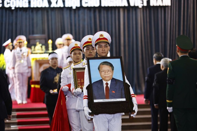 Funeral service held for former State President Tran Duc Luong- Ảnh 10. Funeral service held for former State President Tran Duc Luong- Ảnh 10.